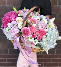 Цветочная композиция из Розы, Хризантемы, Пионы и Лизиантусы в корзине #REPLACE_PRED# Михнево