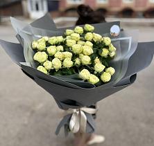 Букет Белые кустовые розы Солинеро в Михнево