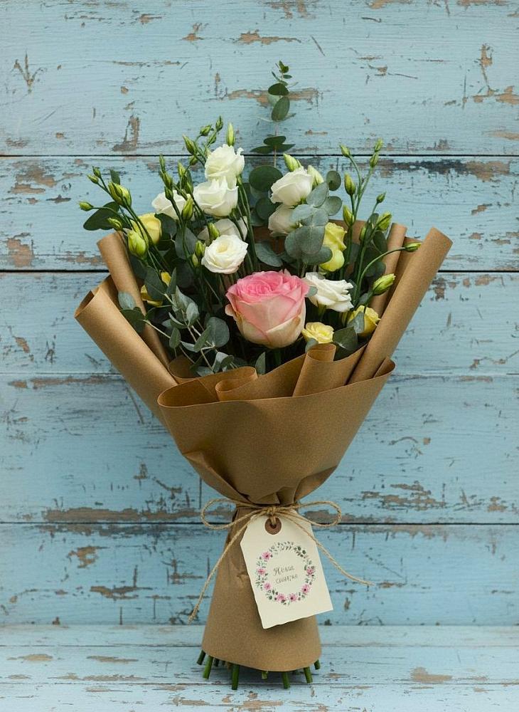 Букет цветов из: Розы и Лизиантусы в Михнево