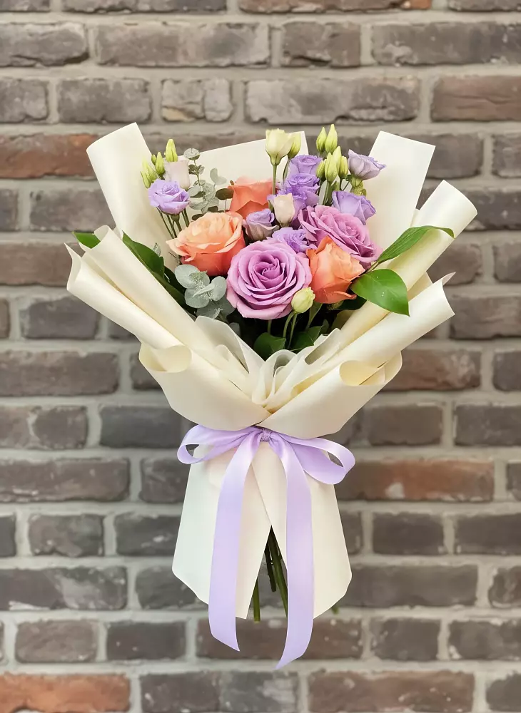 Букет цветов из: Лизиантусы и Розы в Михнево