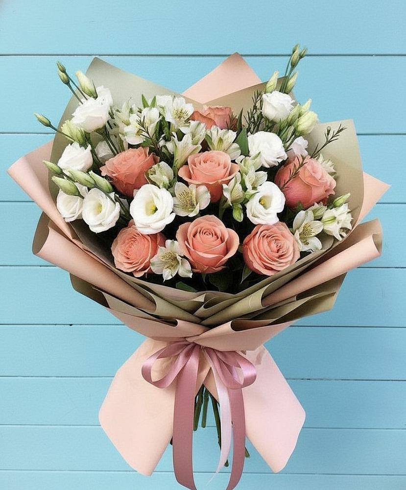 Букет цветов из: Розы, Альстромерии и Лизиантусы в Михнево