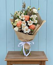 Букет цветов из:  Альстромерии, Лизиантусы, Розы и Хризантемы в Михнево