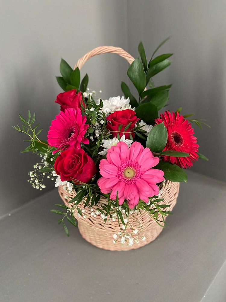 Цветочная композиция из Розы, Хризантемы и Герберы в корзине в Михнево