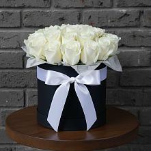 Цветочная композиция из Розы в шляпной коробке в Михнево